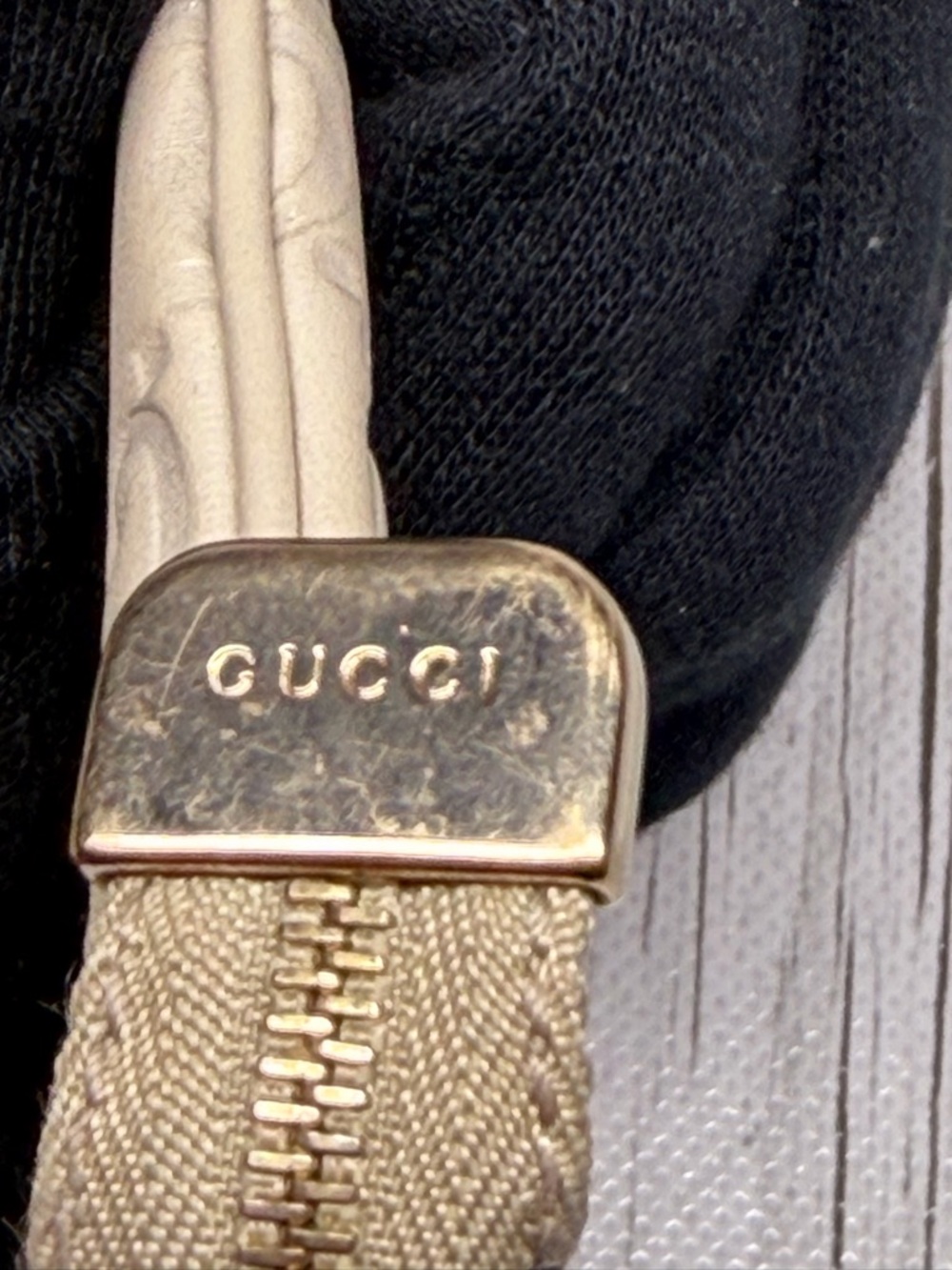 PRE LOVED Light Gray Gucci Guccissima Coin Purse with key ring hook - Picture 13 of 14